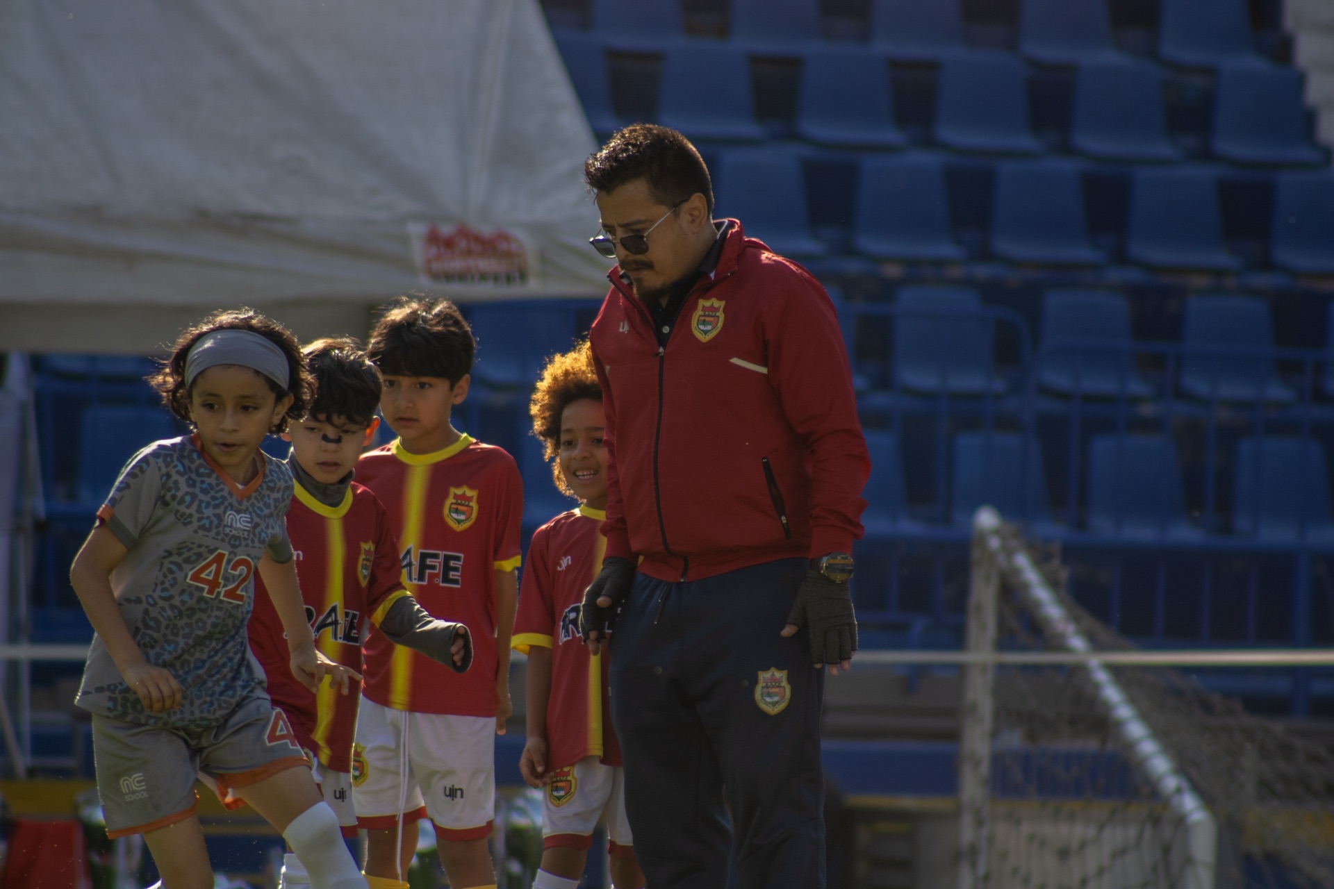 Jesús Vilchis guiando a sus jugadores